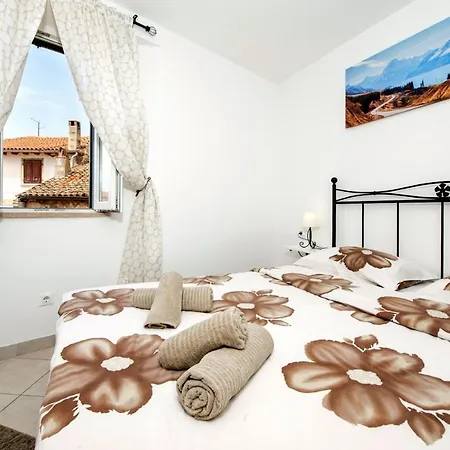 Casa Flores 3* ロヴィニ