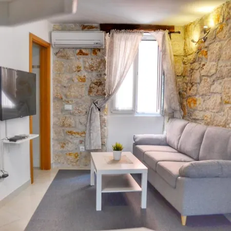 Casa Flores 3*
