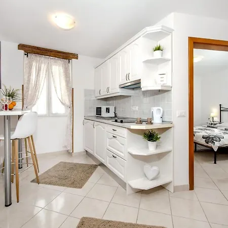 בית הארחה Casa Flores רוביני