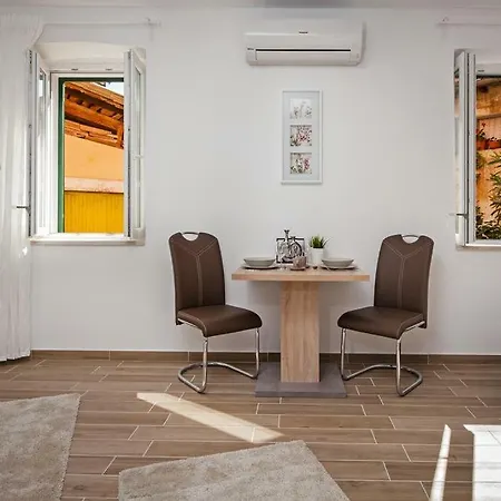 בית הארחה Casa Flores רוביני