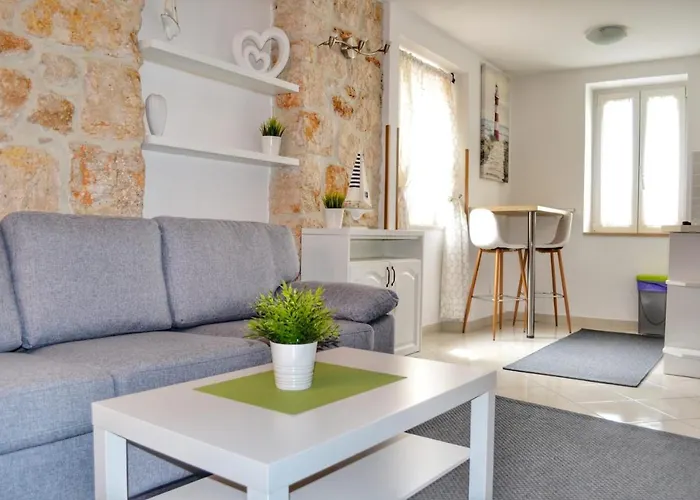 Casa Flores 3*