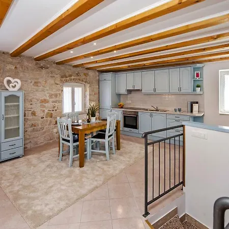 Casa Flores Konukevi 3*