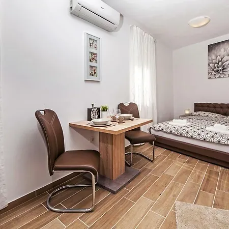 Casa Flores Konukevi 3*